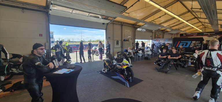 MotoRacingSchool